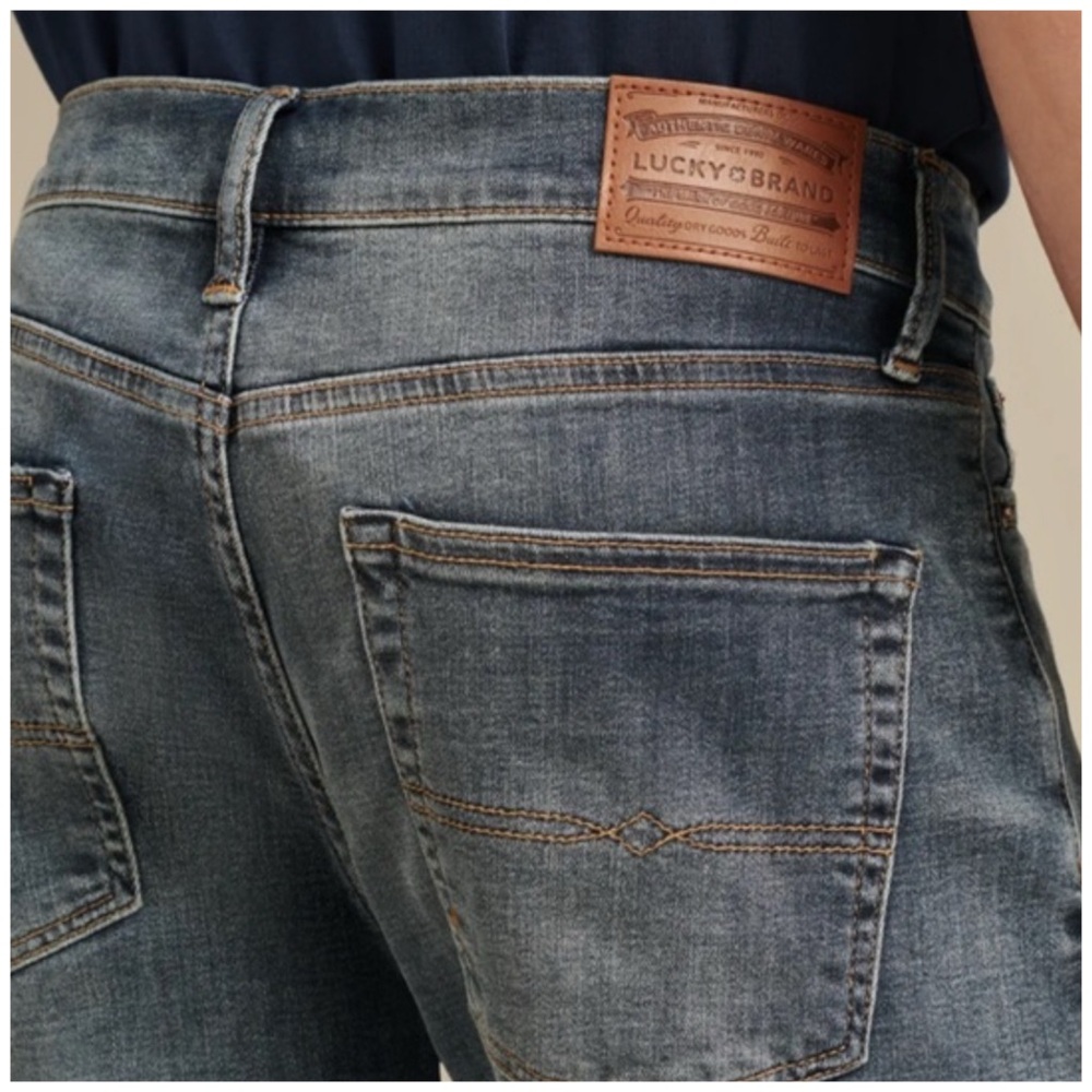 LUCKY BRAND • 363 Vintage Harrison Straight Coolmax Stretch Jeans - Picture 4 of 9